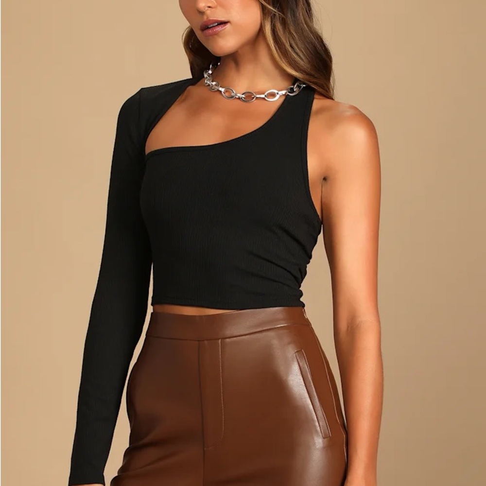 Lulu's Black One-Shoulder Crop Top